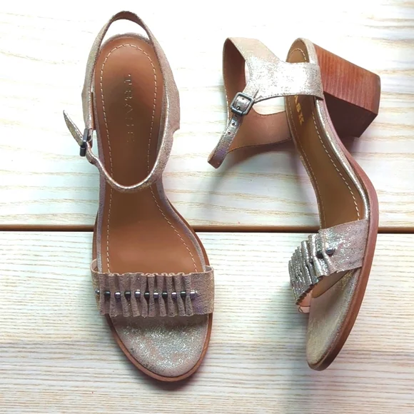 🆕🌿TRASK GOLD SANDALS🌿 - Picture 2 of 8